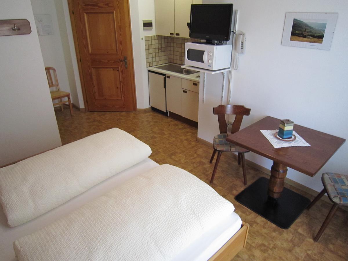 Aparthotel Garni Haus Hubertus Malles Venosta Eksteriør billede